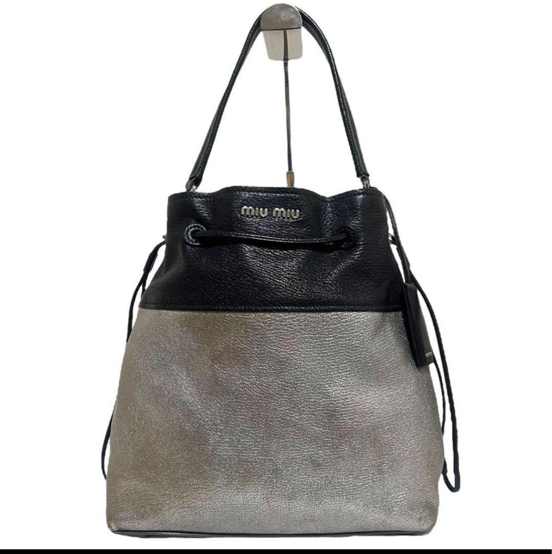 miu miu ハンドバッグ 巾着 レザー ブラック シルバー 肩掛け チャーム