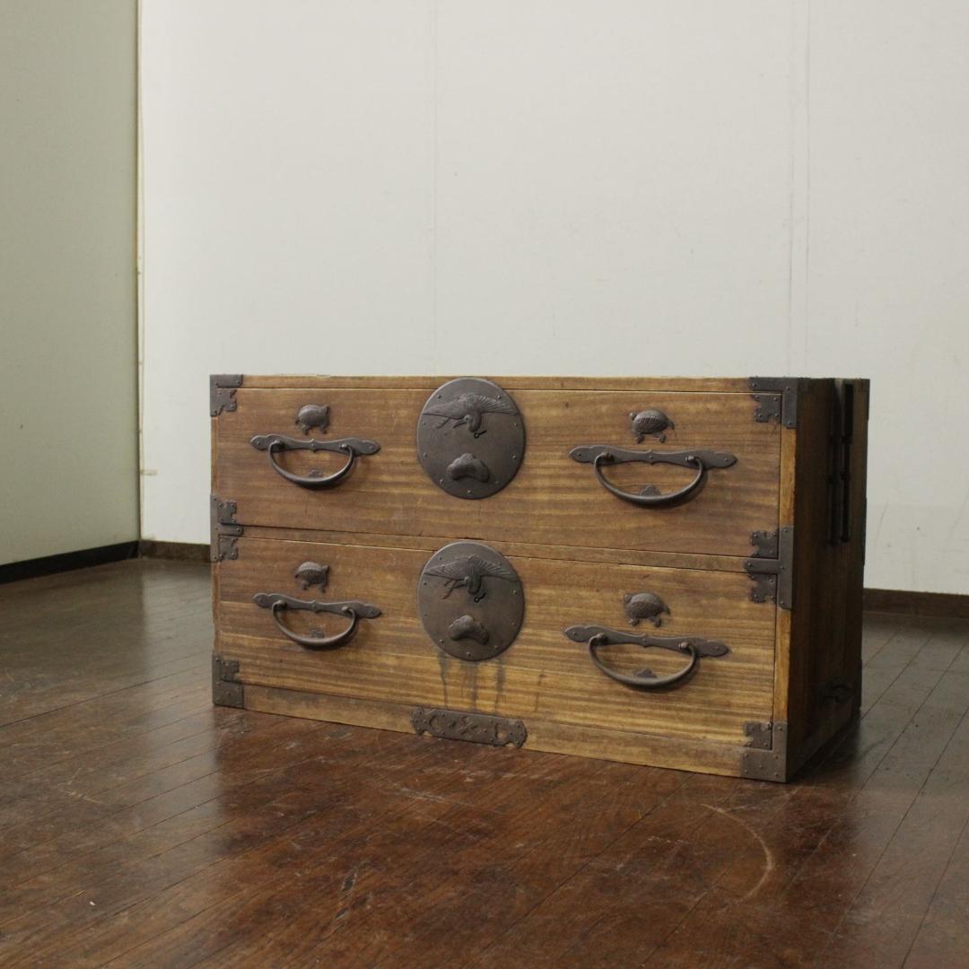 二本松箪笥 二段 前桐 鶴亀金具 古い和箪笥 時代箪笥 古家具/ローボード古民藝