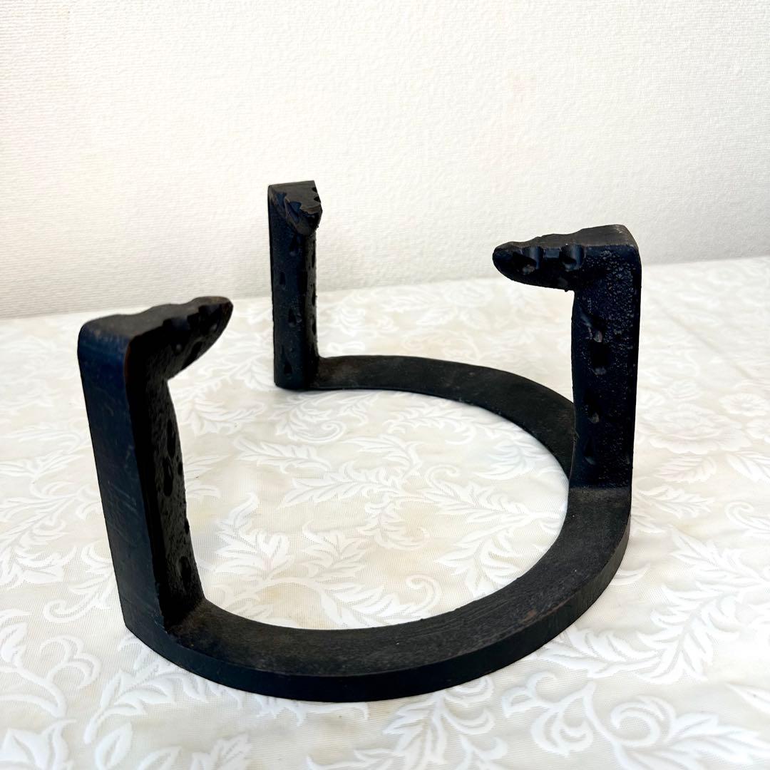 ♦︎未使用品♦︎ 虫喰い 五徳　三つ足　鉄鋳物　茶道具　風炉用