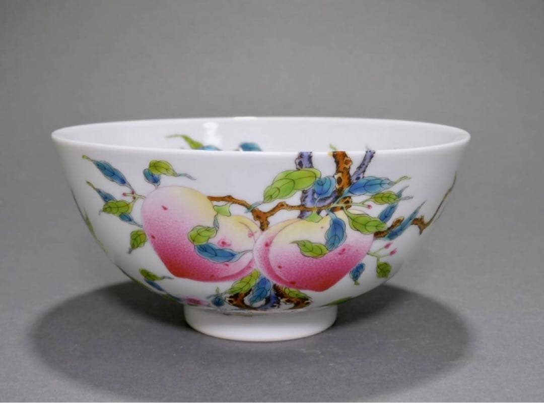 大清雍正年製 白釉粉彩福寿桃紋茶碗美品古董 高さ約6.6cm 幅　約14.1cm