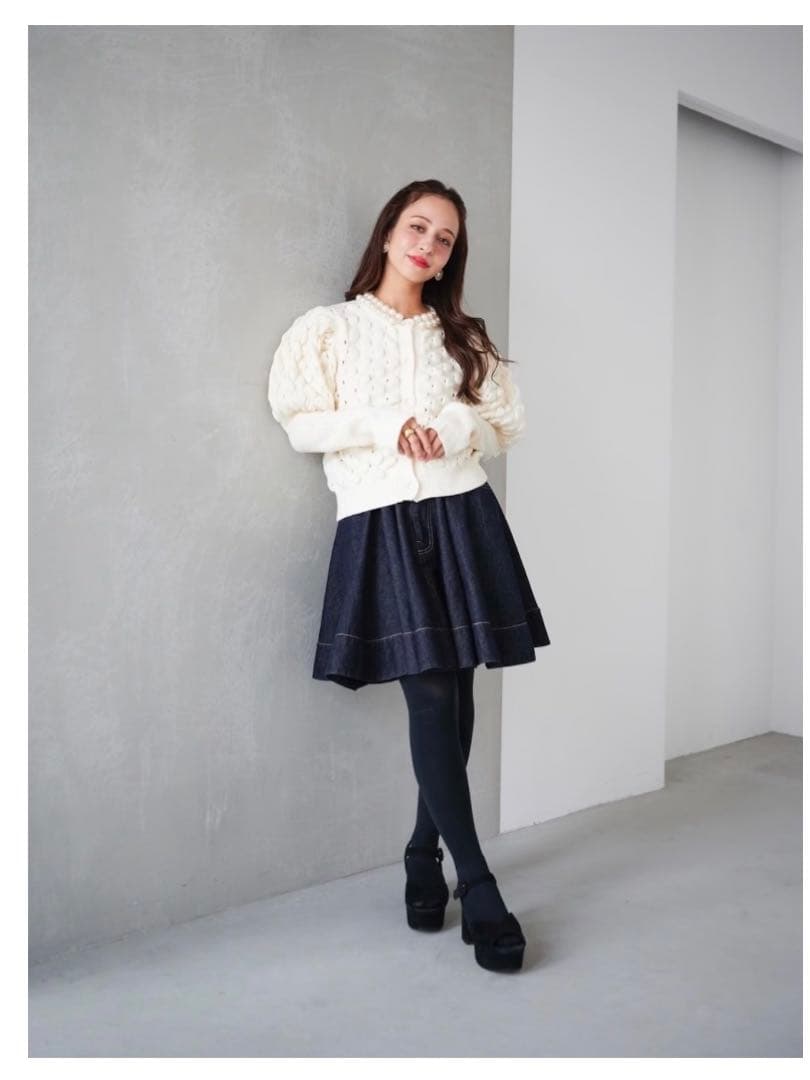 新品未使用タグ付き オブリ obli ホワイトニットカーディガン パール付き