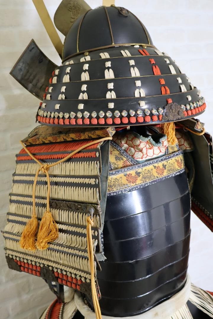 大人が着用出来る本格的な日本の武士甲冑一式（飾り鎧・美術品）　等身大　甲冑