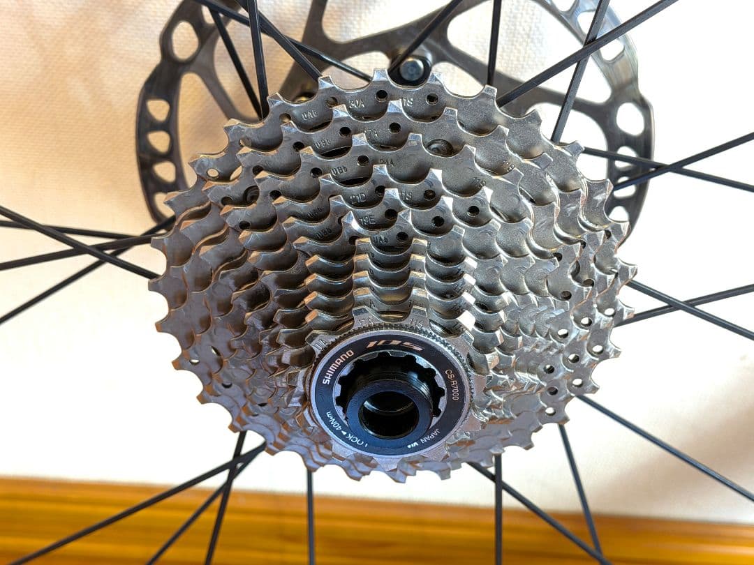 【大幅値下】GUSTO アタッキ 45mmカーボン 11速スプロケ付 ディスク用