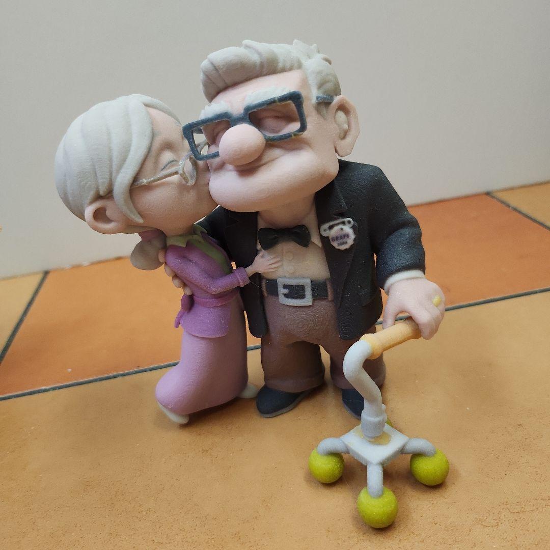 【海外限定/希少】カールじいさんの空飛ぶ家 カール＆エリー フィギュア