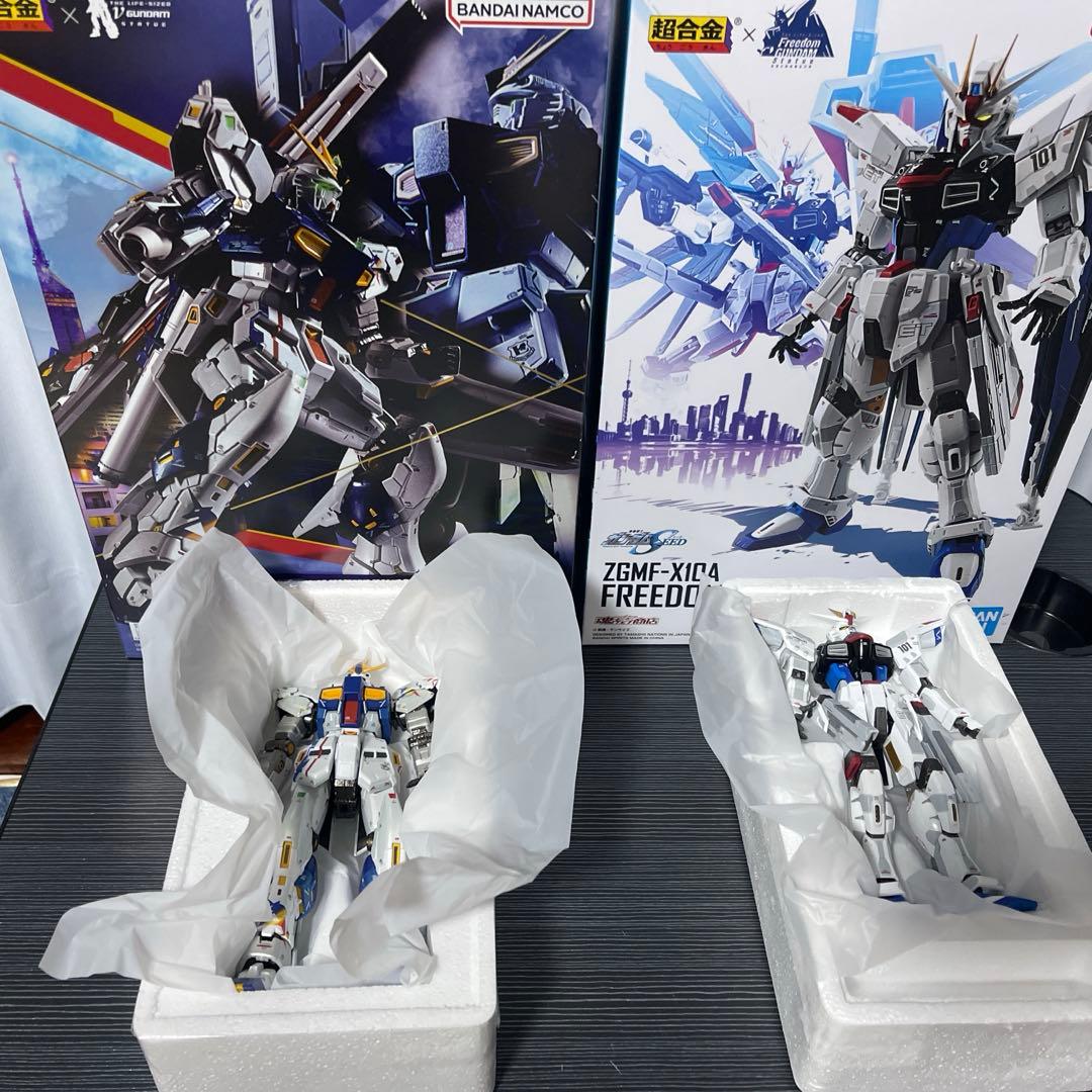超合金福岡νガンダムRXー93ff、超合金フリーダムガンダムZGMF-X10A