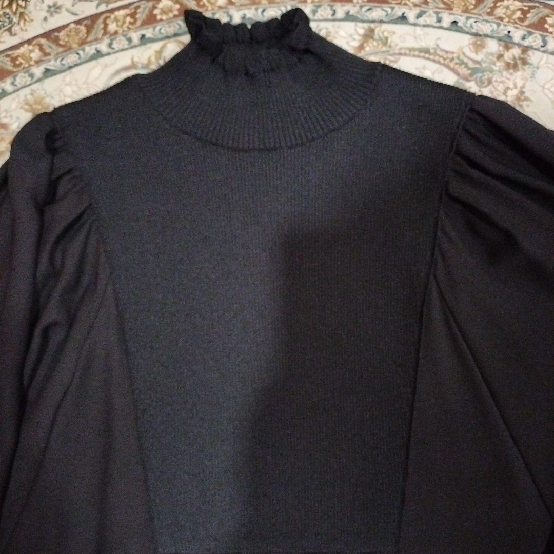 黒 ハイネック バルーン袖 トップス