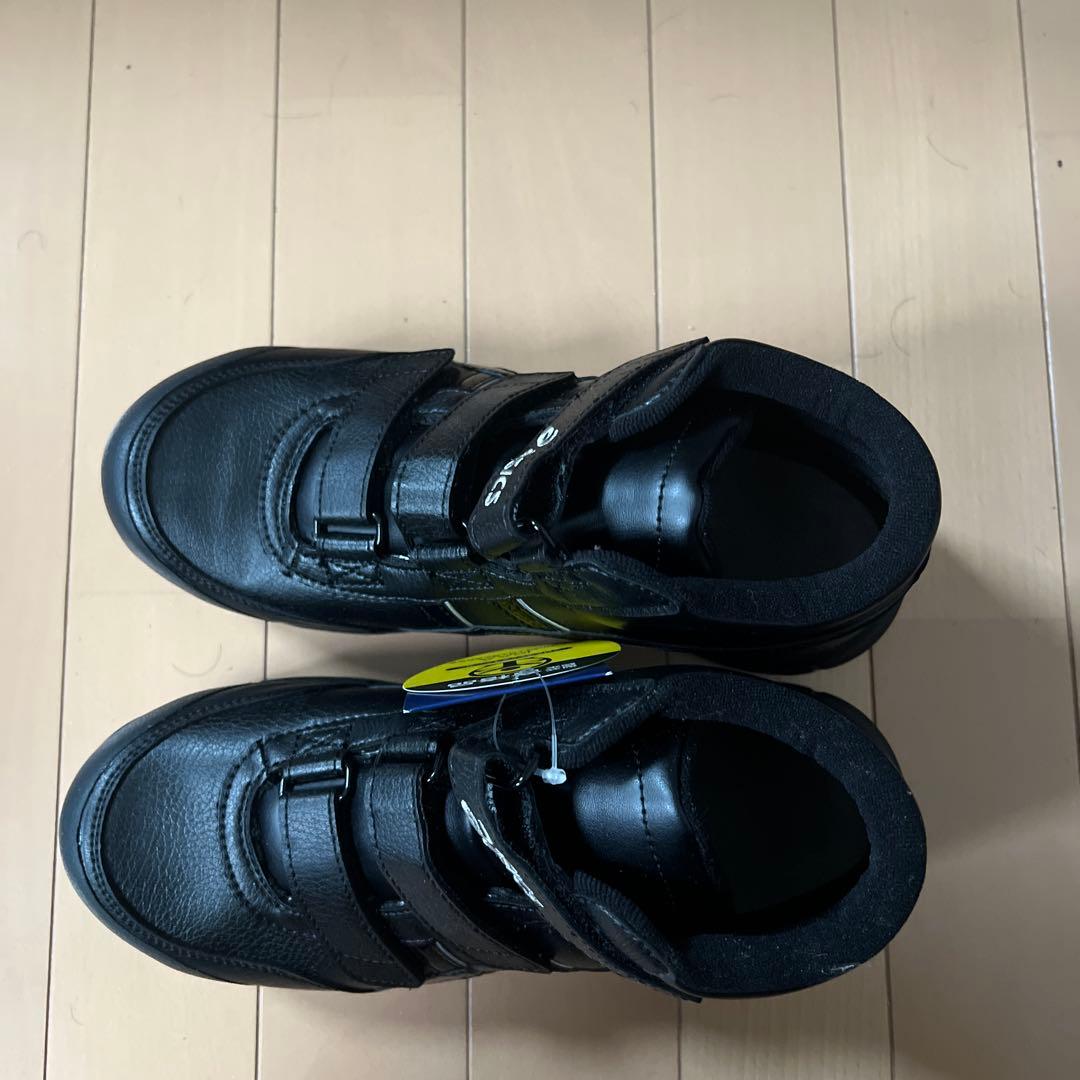 黒のハイカット安全靴 asics