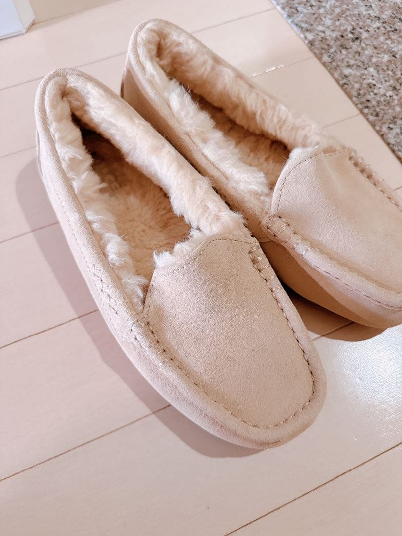 未使用UGG アグ　ベージュ スエード モカシン　ムートン