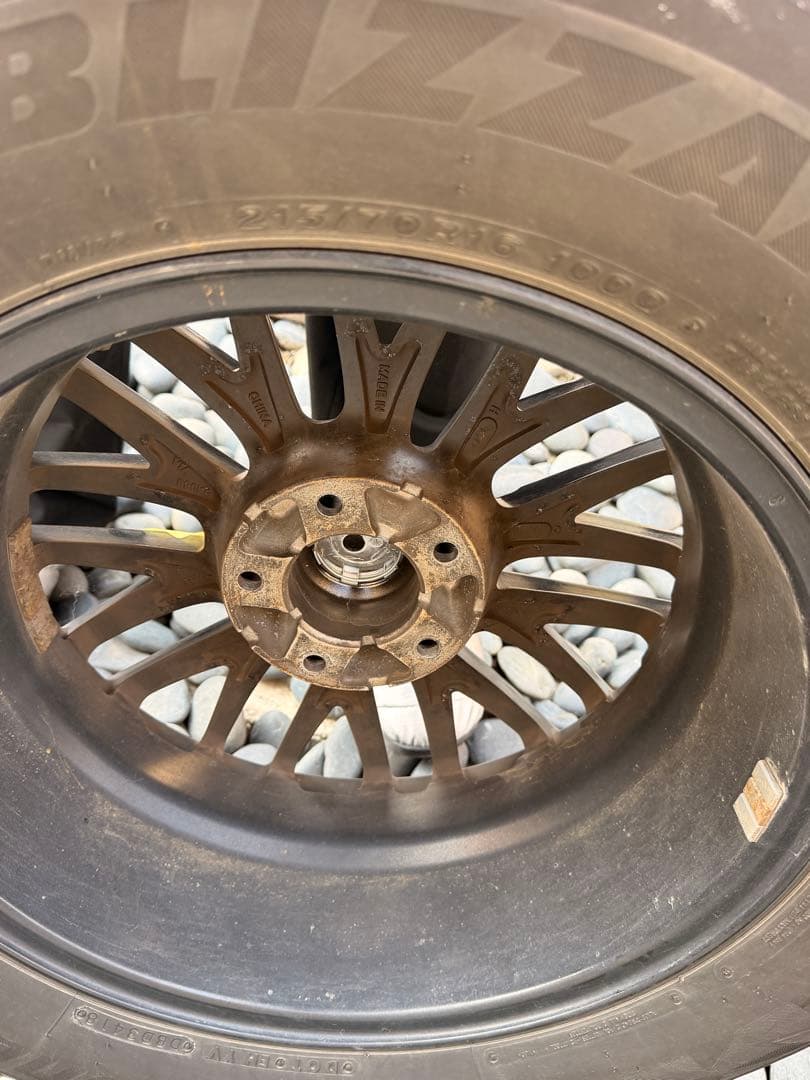 デリカD5 16インチ スタッドレスタイヤ　ホイールセット