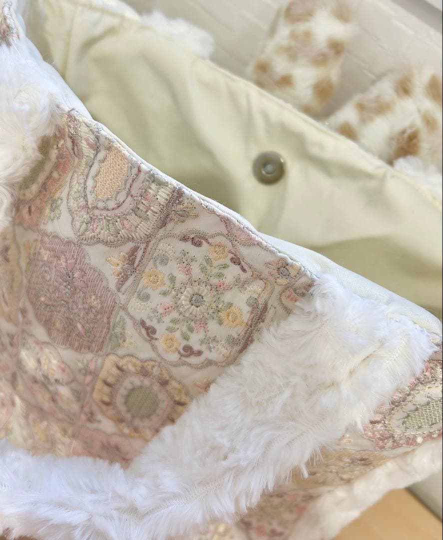 し*ん様 コヤンイサムチョン インド刺繍生地 ルミちゃん ふわふわ ラウンドトー