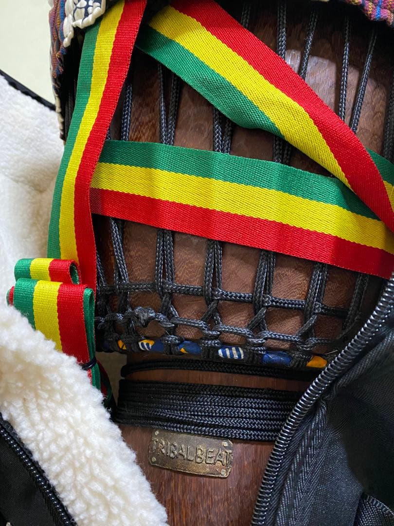 ジャンベ、太鼓、ケース付き、オリジナル　アフリカ。