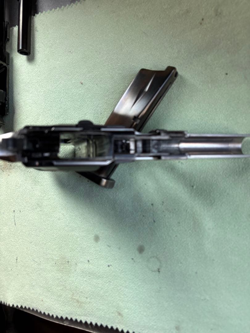 ガスガン ブラック マガジン付き