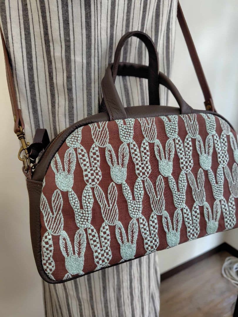 ミナペルホネン/tambourineタンバリンネイビー×LB/ラウンドボストン