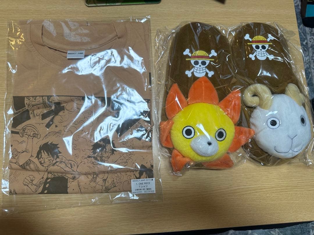 WEEKLY JUMP 2010 夏ONE PIECE Tシャツ＆スリッパセット