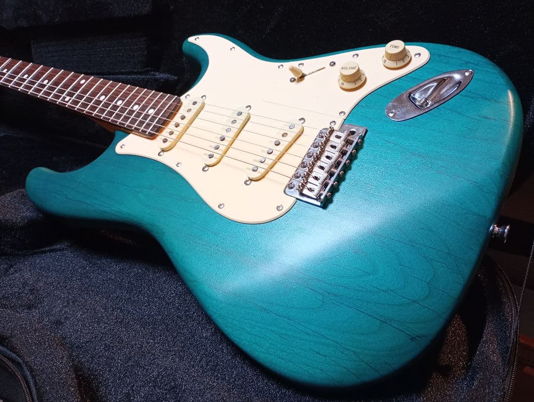 ストラトキャスター タイプ3.2kg ラッカー塗装