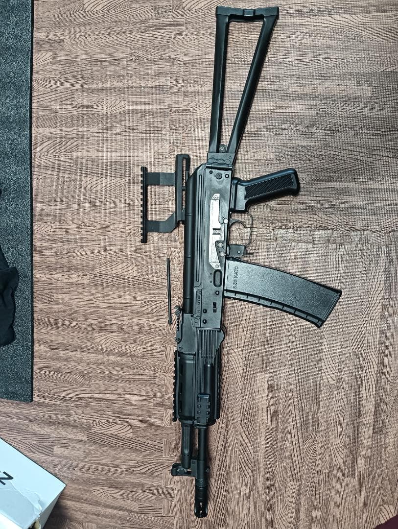 東京マルイ AK102　送料込み　電動ガン