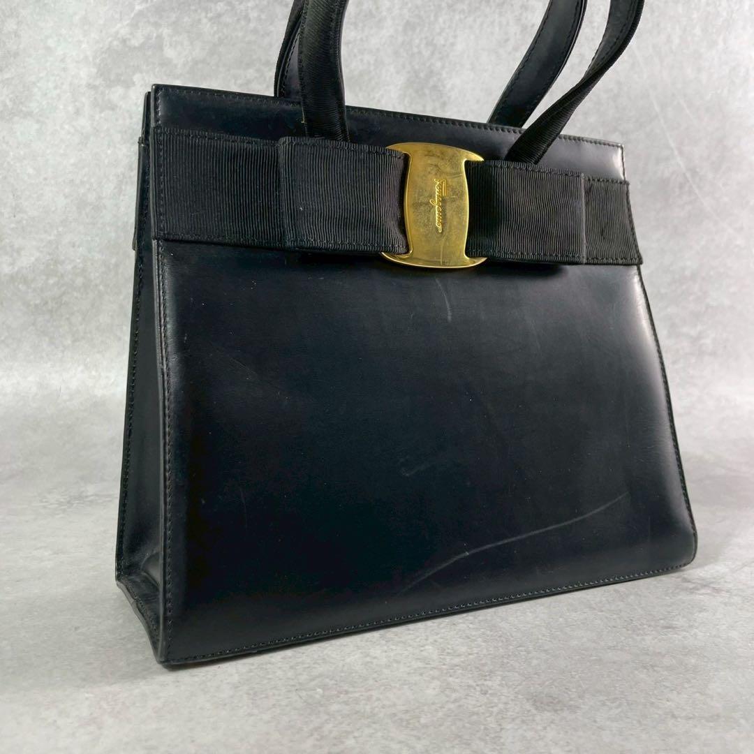 【美品✨】サルバトーレフェラガモ ヴァラリボン ハンドバッグ レザー 黒
