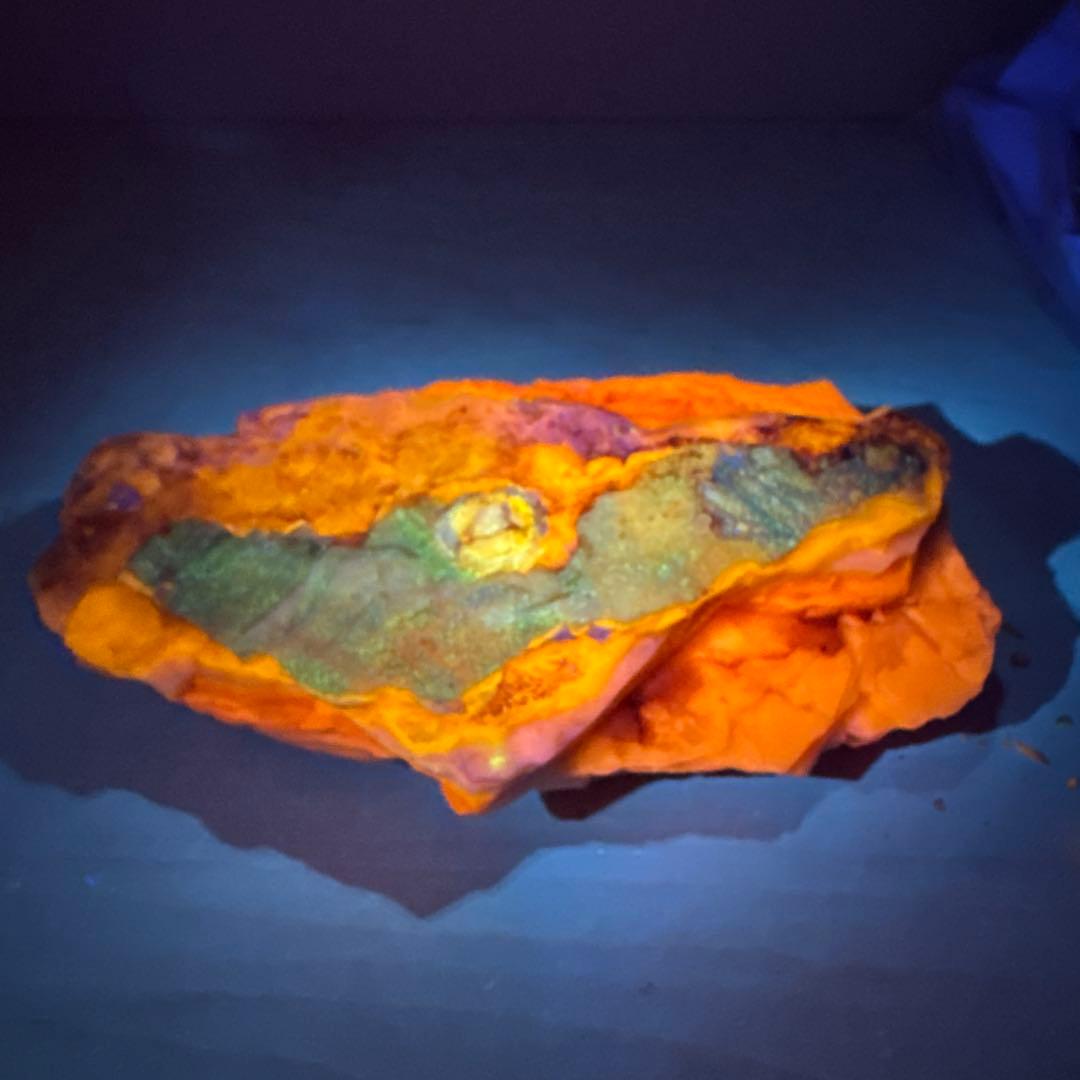 北海道石　然別オパール　蛍光オパール903ｇ