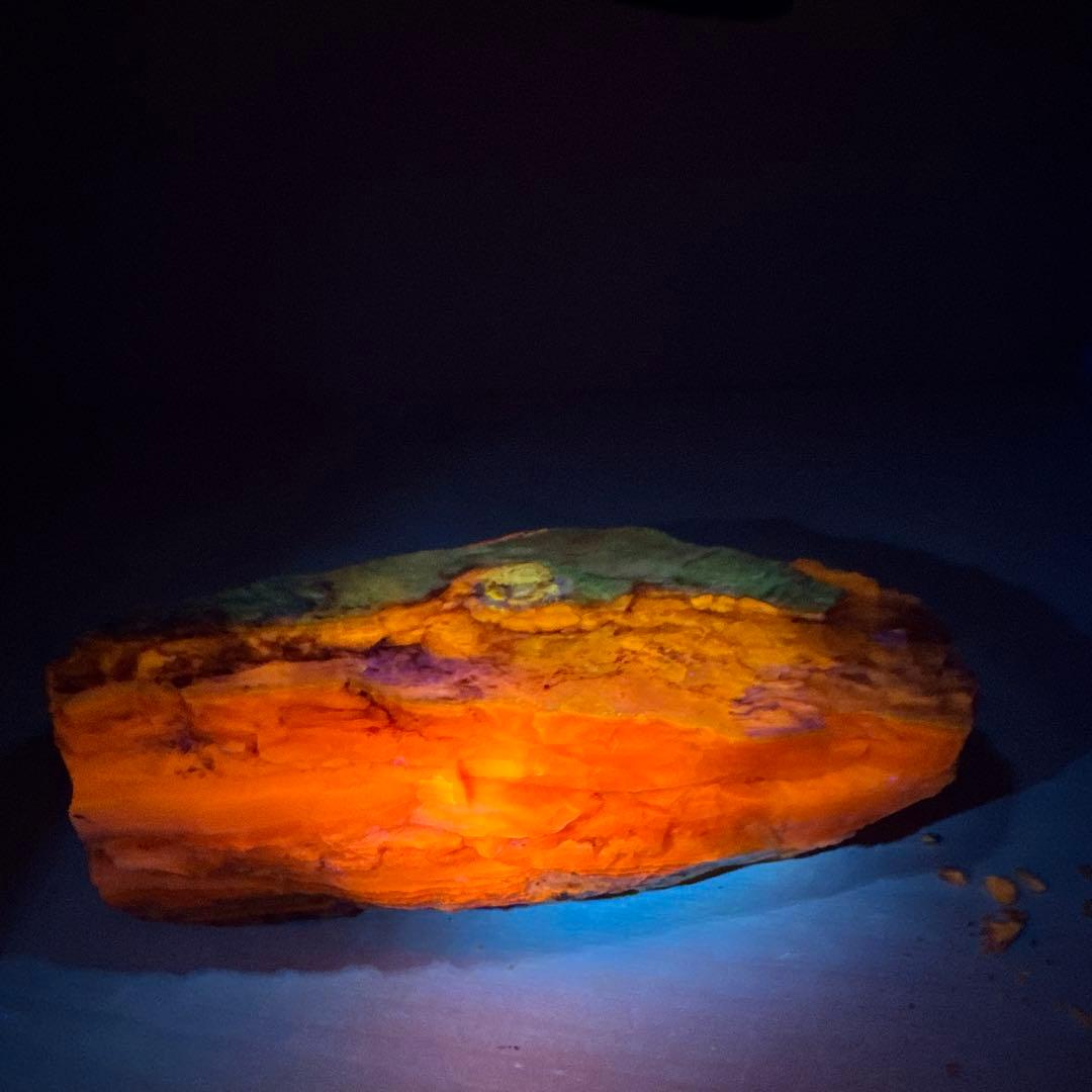 北海道石　然別オパール　蛍光オパール903ｇ