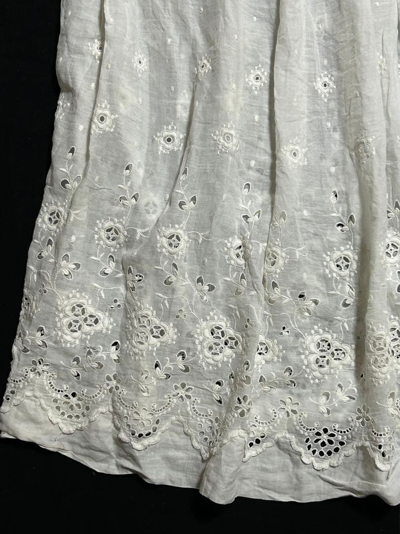 ヴィクトリアンレース刺繍ドレス