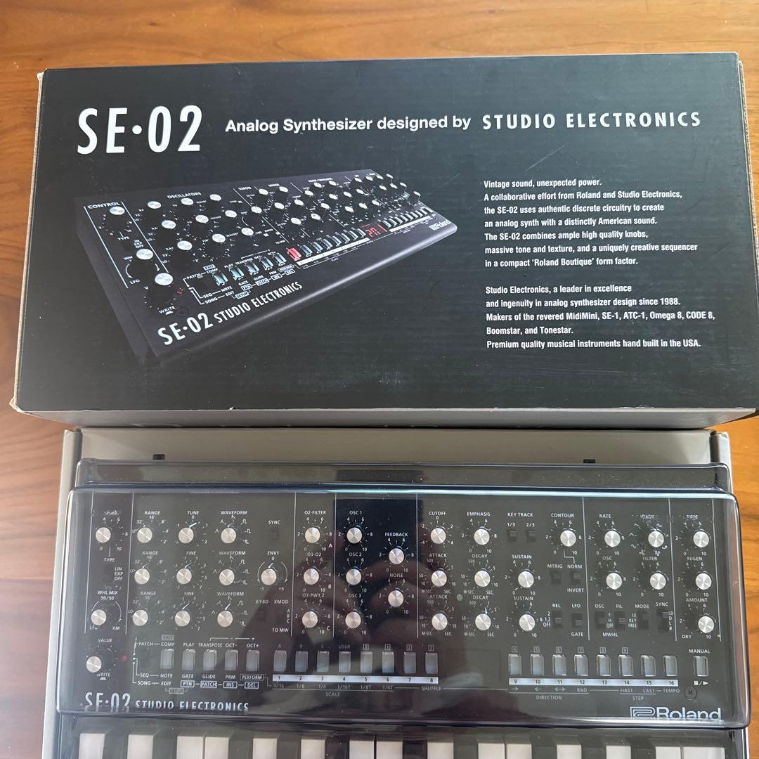 Roland SE-02 アナログシンセサイザーとデッキセーバー　A-01セット