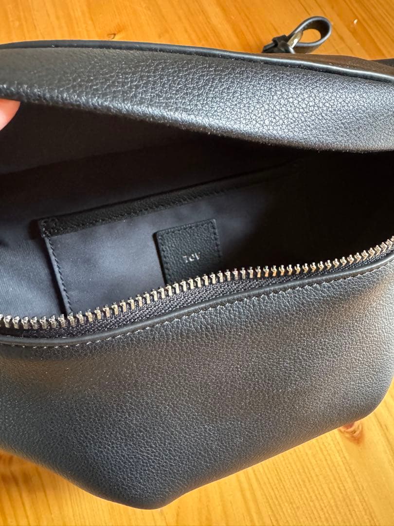 美品　TOV トーヴ　ショルダーバッグ ボディバッグ