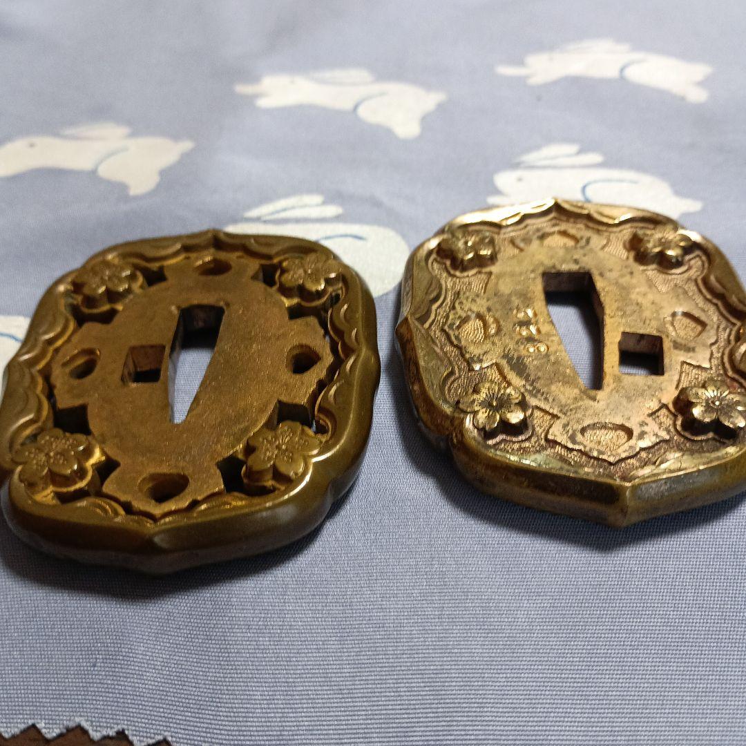 桜花模様の金属製鍔2個(軍刀用)