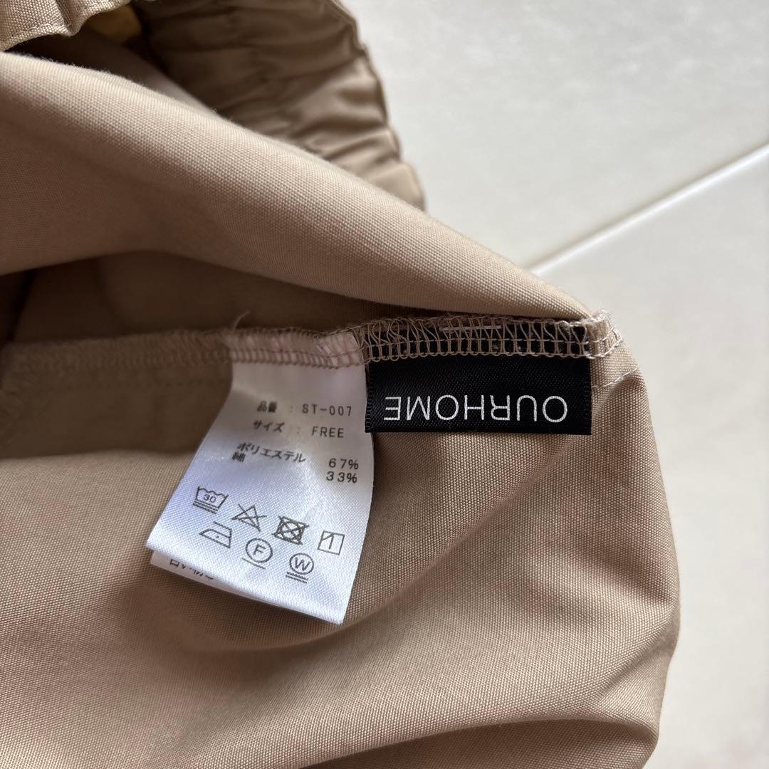 ゆったりシルエットのコクーンパンツ