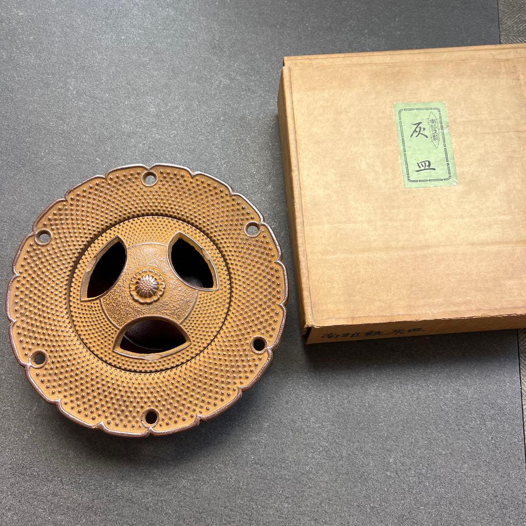 鋳鉄製 花柄灰皿　22.2センチ　南部鉄器　応接室　灰皿　大型