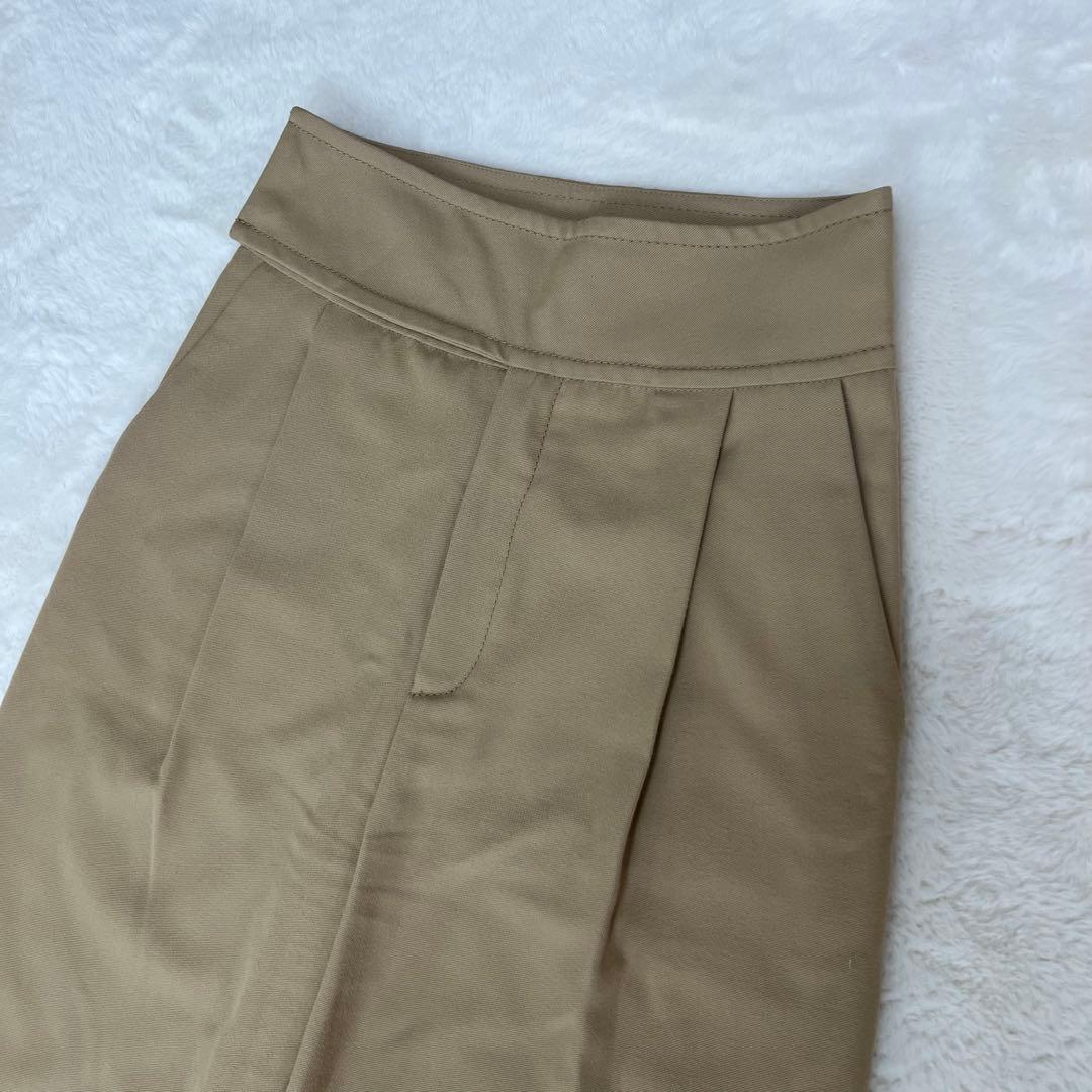 トーテム　TOTEME タック入り　チノパン　スラックス　カジュアル　綺麗め