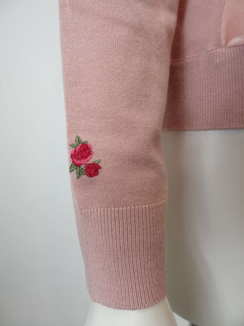 スーパービューティー♡ 2025年香水瓶刺しゅう　ベロア素材×ニットカーディガン