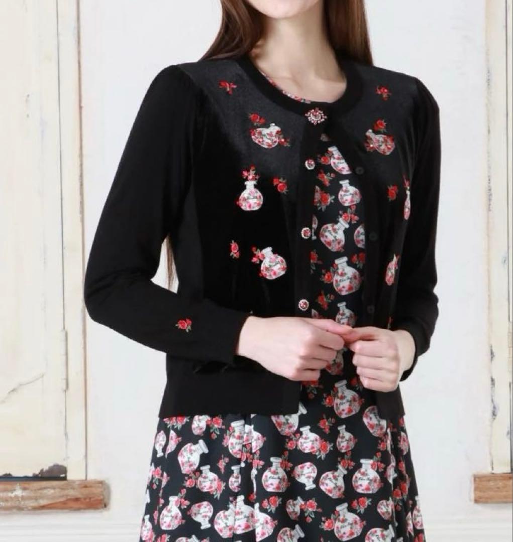 スーパービューティー♡ 2025年香水瓶刺しゅう　ベロア素材×ニットカーディガン