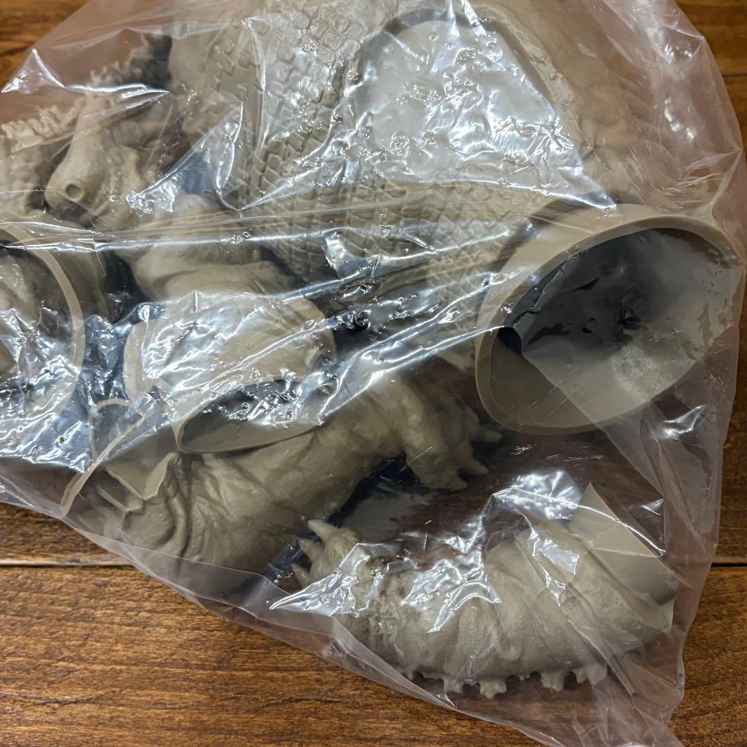 ビリケン商会 原型：福田雅朗 ネロンガ（砂色）ソフビキット【未開封】