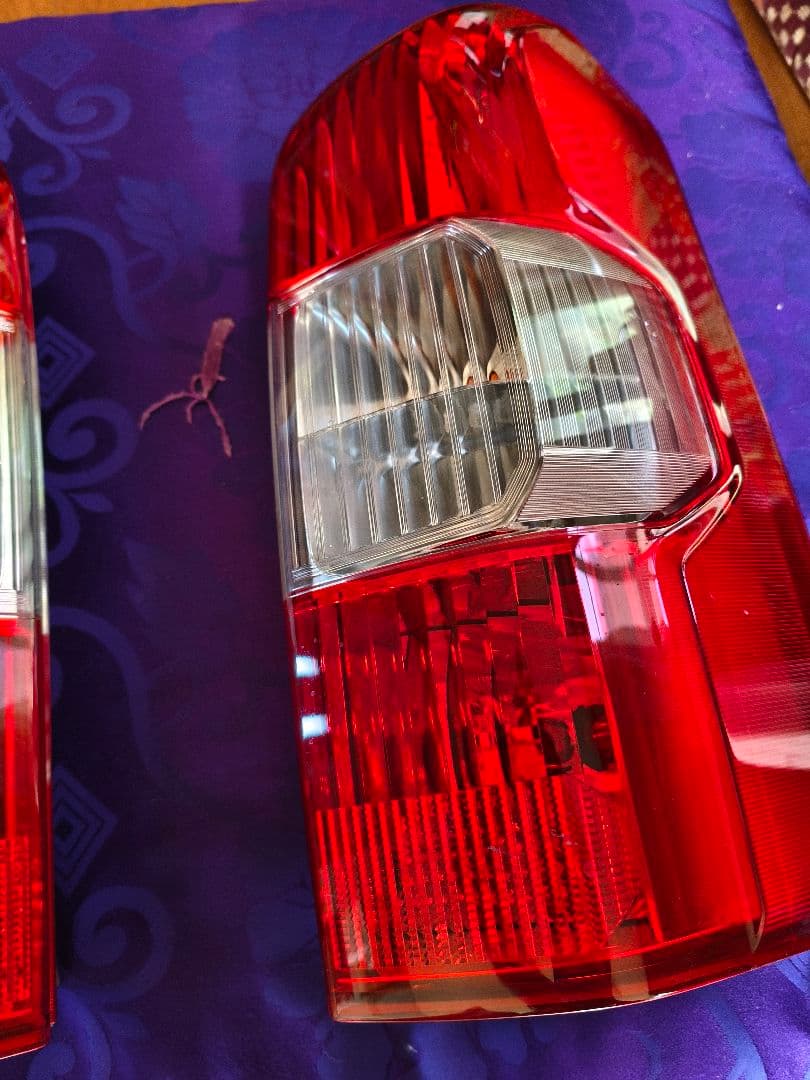 160系プロボックス テールランプ 新車取り外し