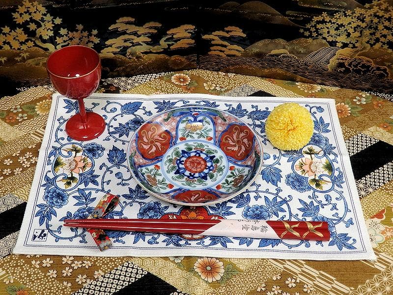 大聖寺伊万里　金襴手　花に菊花四方襷紋の図　４寸皿　３枚　B207-CHc