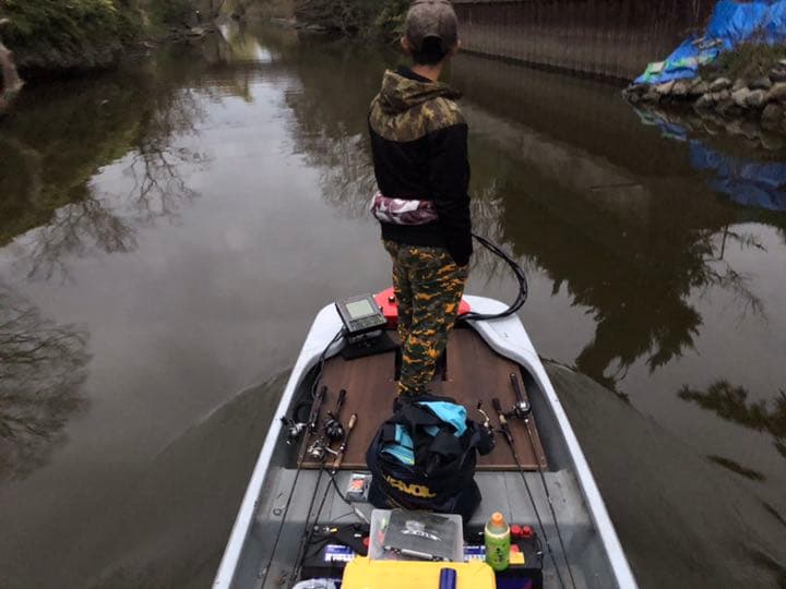 ハイデッキ バス釣り ボート 色:グレー