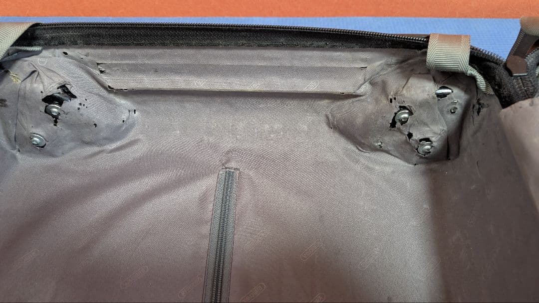 RIMOWA ブラックキャリーケース