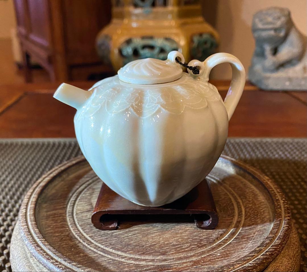 青白磁　水滴　鑑賞台付 ・一輪挿し ・ヴィンテージ　レア ・中国　台湾茶器