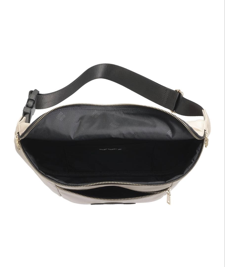 マリークワント　ブラックボディバッグ