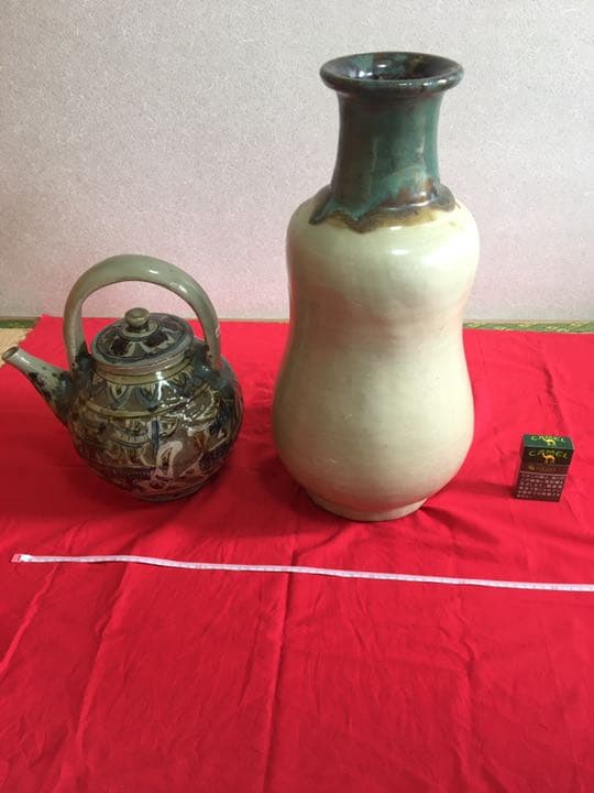 島袋常明さんの作品です。大土瓶と寿瓶