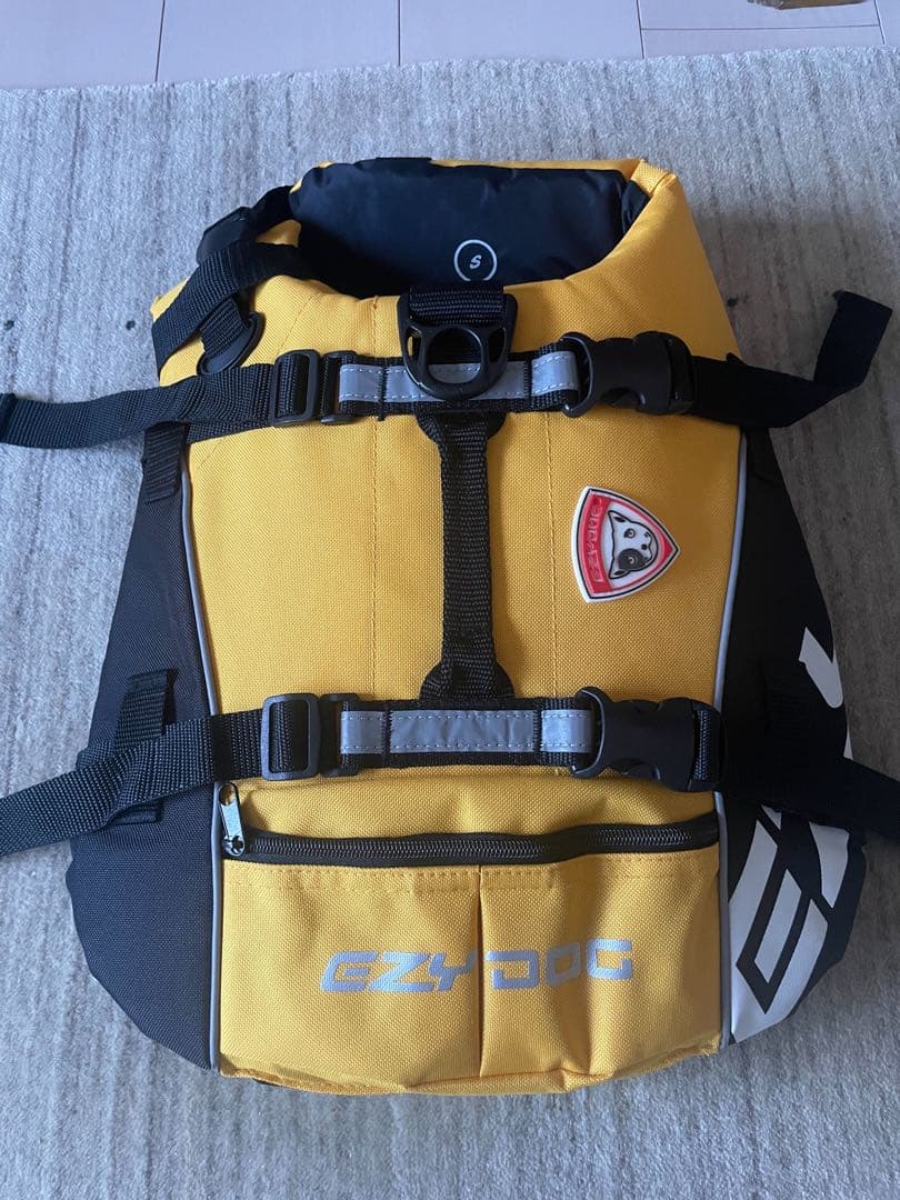 【極美品】犬用ライフジャケット　EZY DOG Sサイズ