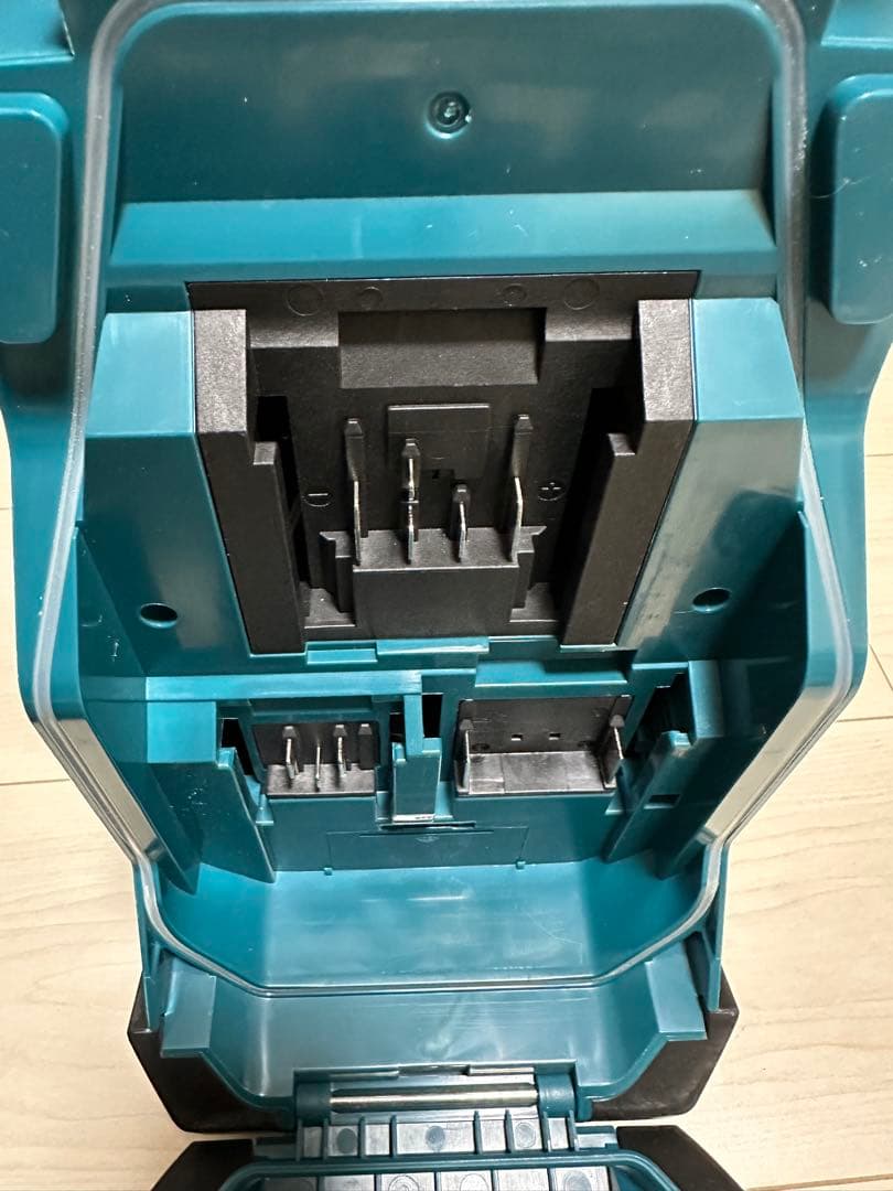 マキタMakita Bluetoothスピーカー　ラジオ MR005G