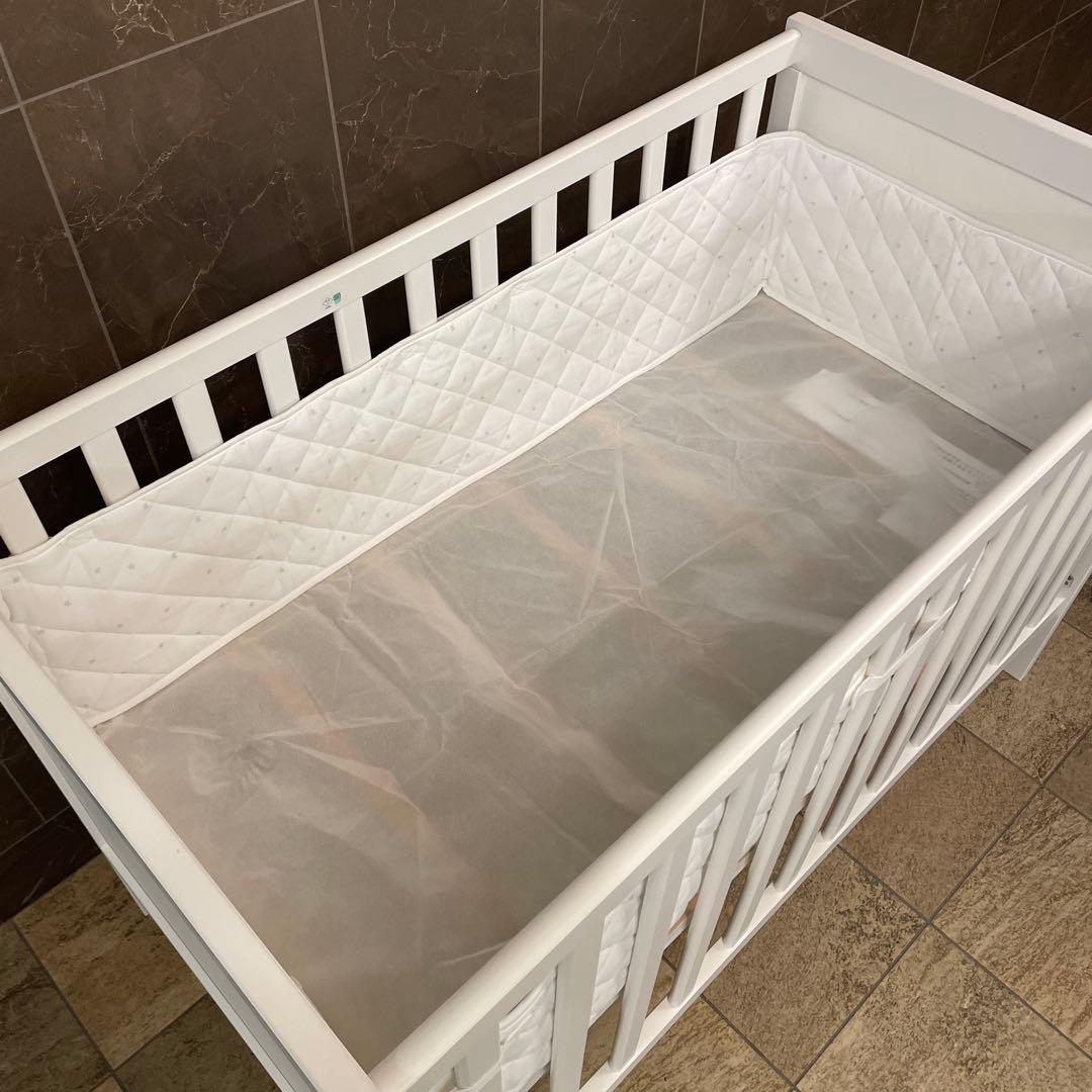 ベビーベッド⭐︎イケア　SUNDVIK マットレス、ベッドバンパー、シーツセット