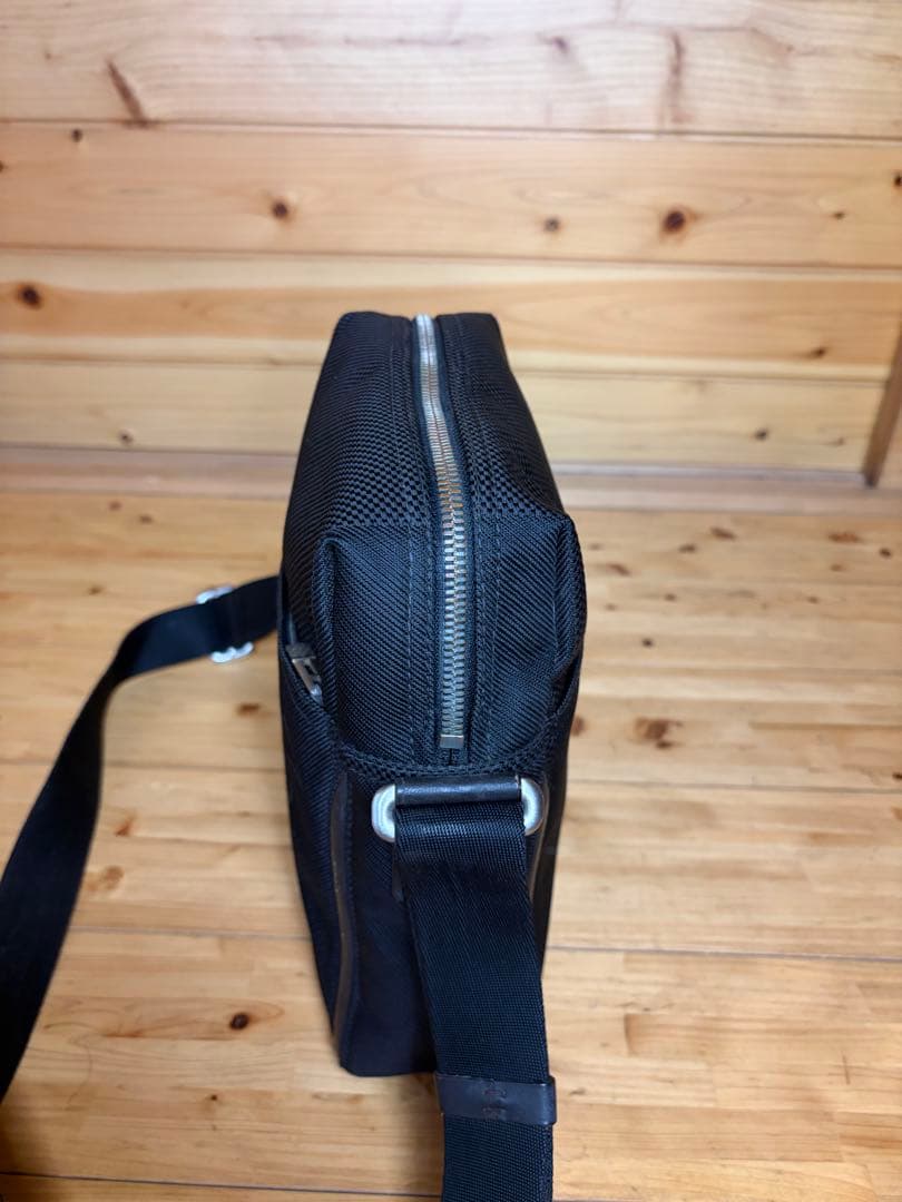 LOUIS VUITTONルイヴィトン　ショルダーバック