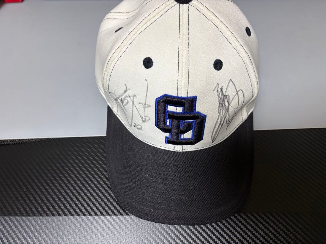 キャップ サイン入り NPBロゴ 大野雄大選手　田島選手のサイン入りです。