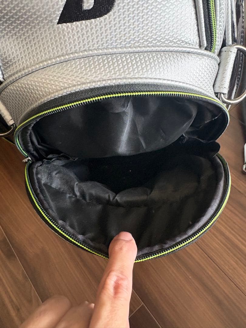 ブリヂストンTOUR B シルバーキャディバッグ