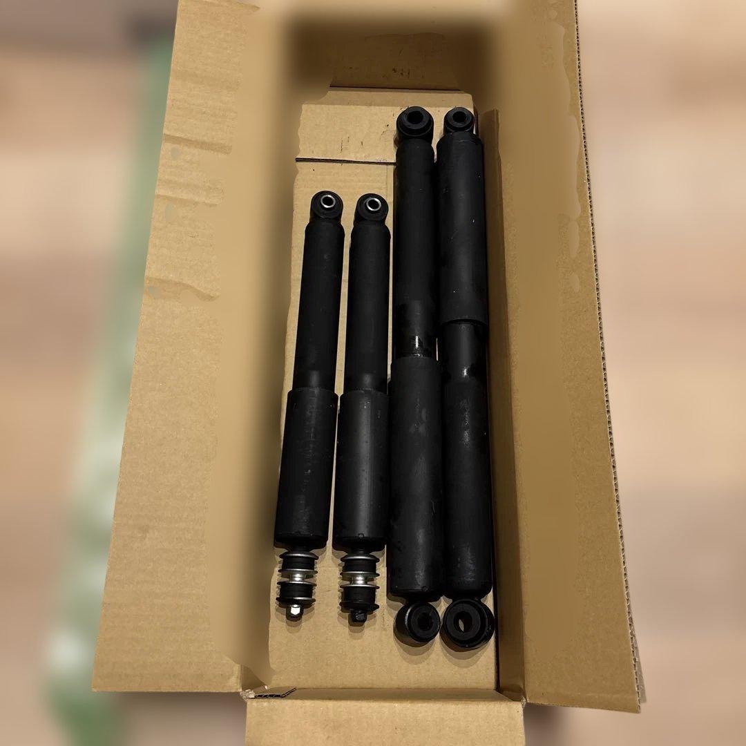 トヨタ　ハイエース 純正ショックアブソーバー フロントリア　サスペンション