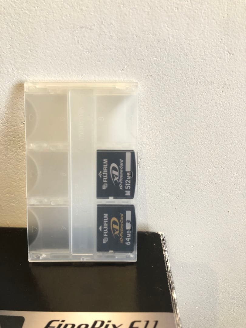 FinePix F11 シルバー カメラ本体と付属品