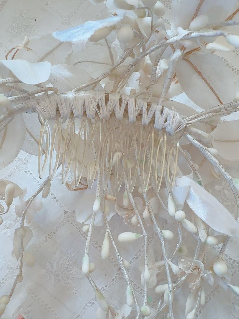 ワックスフラワーと造花マリアージュのアンティークの髪飾り　フランス