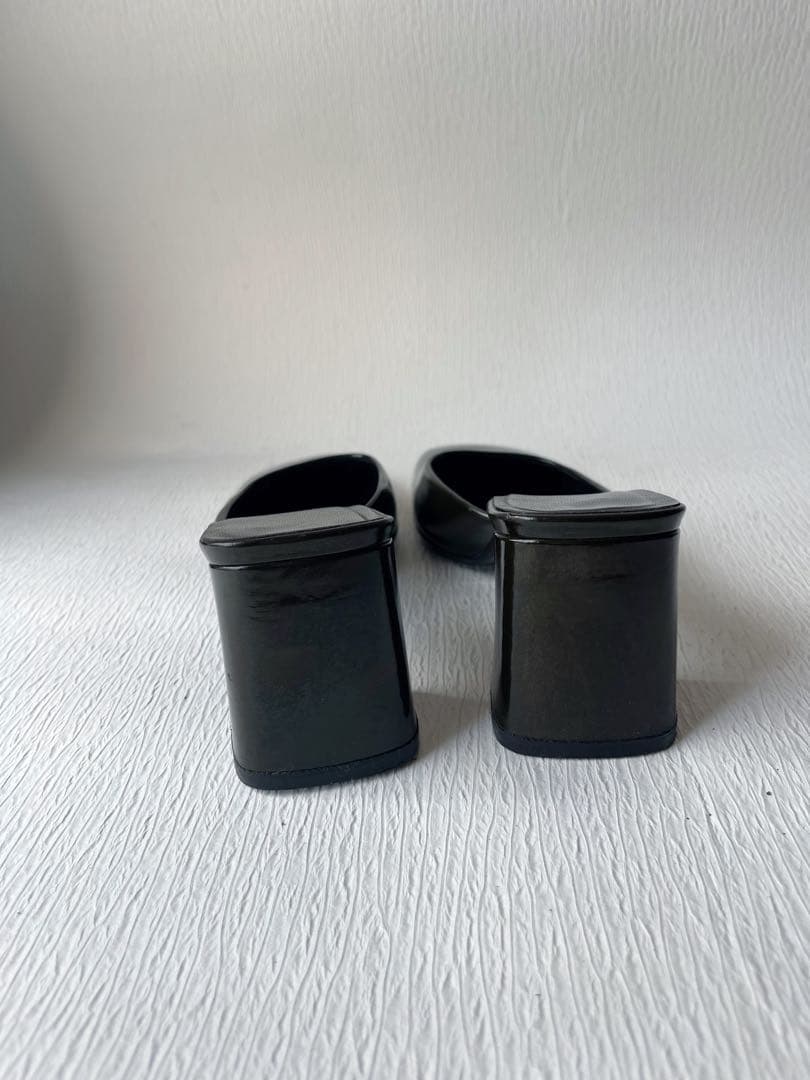 プラダ　PRADA エナメル　スクエアトゥミュール　イタリア製　35